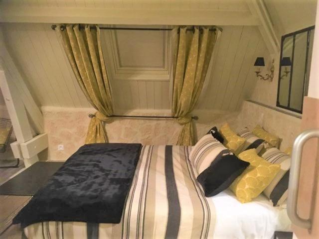 Hôtel Saint Louis chambres et appartement Lisieux Extérieur photo