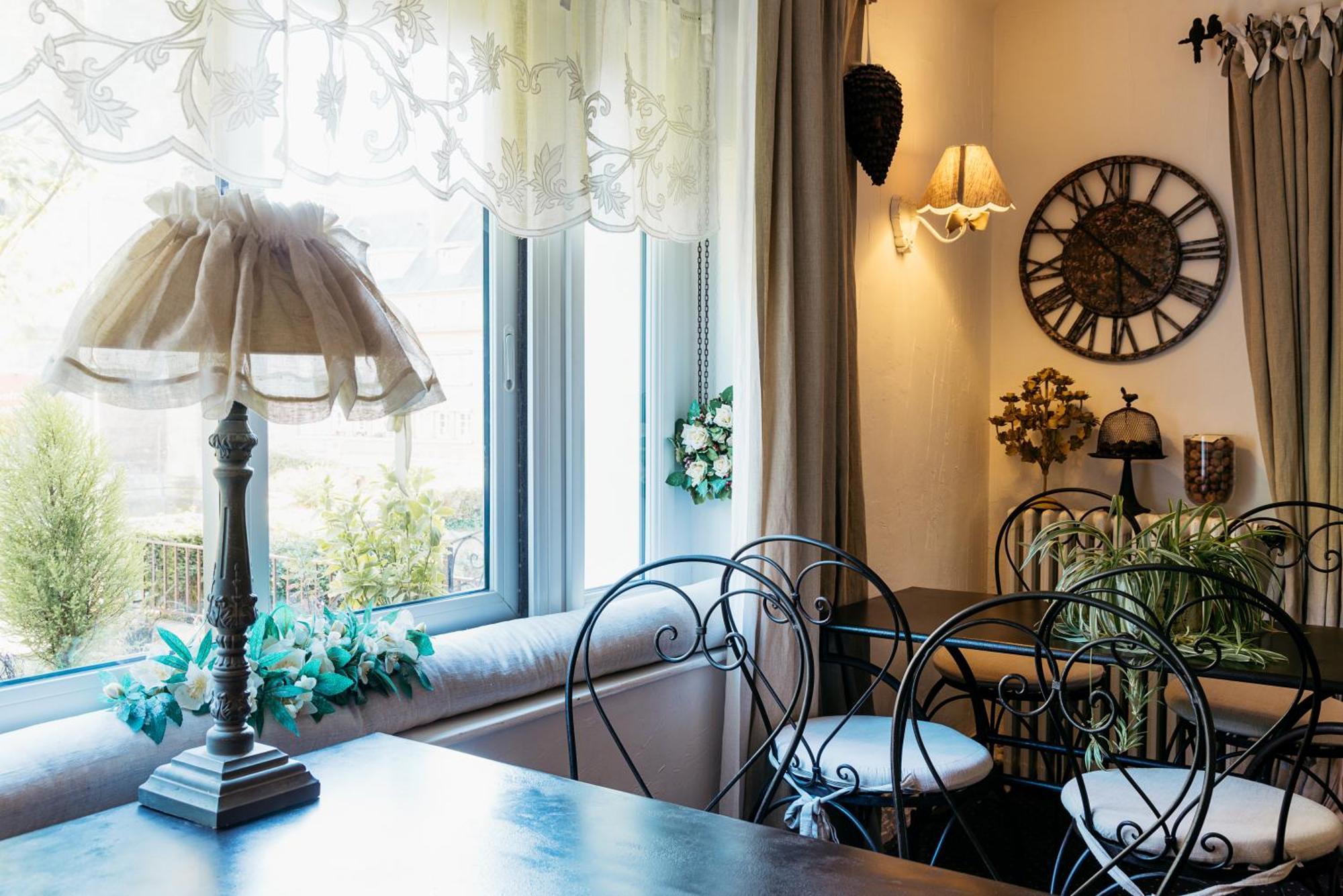 Hôtel Saint Louis chambres et appartement Lisieux Extérieur photo