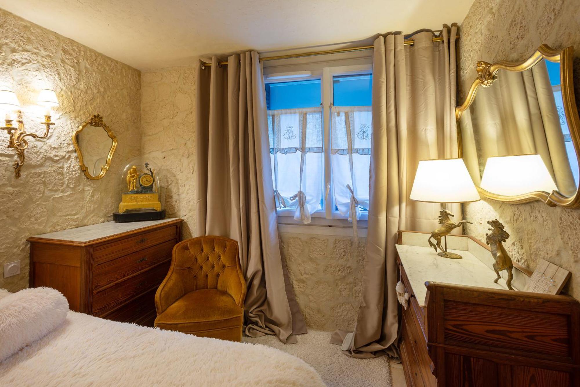 Hôtel Saint Louis chambres et appartement Lisieux Extérieur photo