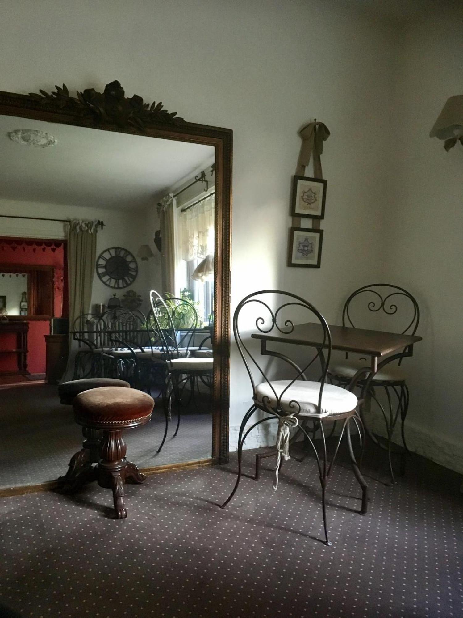 Hôtel Saint Louis chambres et appartement Lisieux Extérieur photo