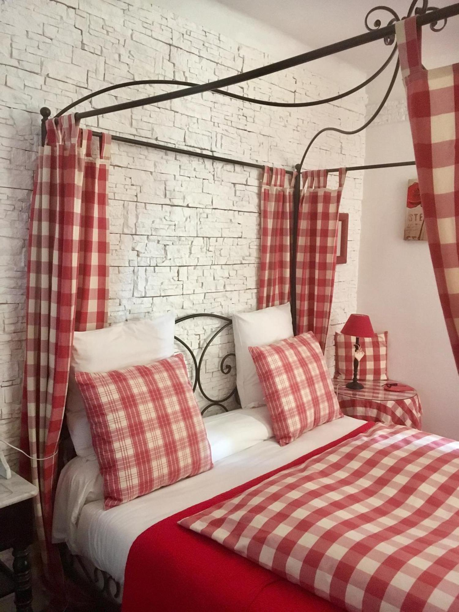 Hôtel Saint Louis chambres et appartement Lisieux Extérieur photo