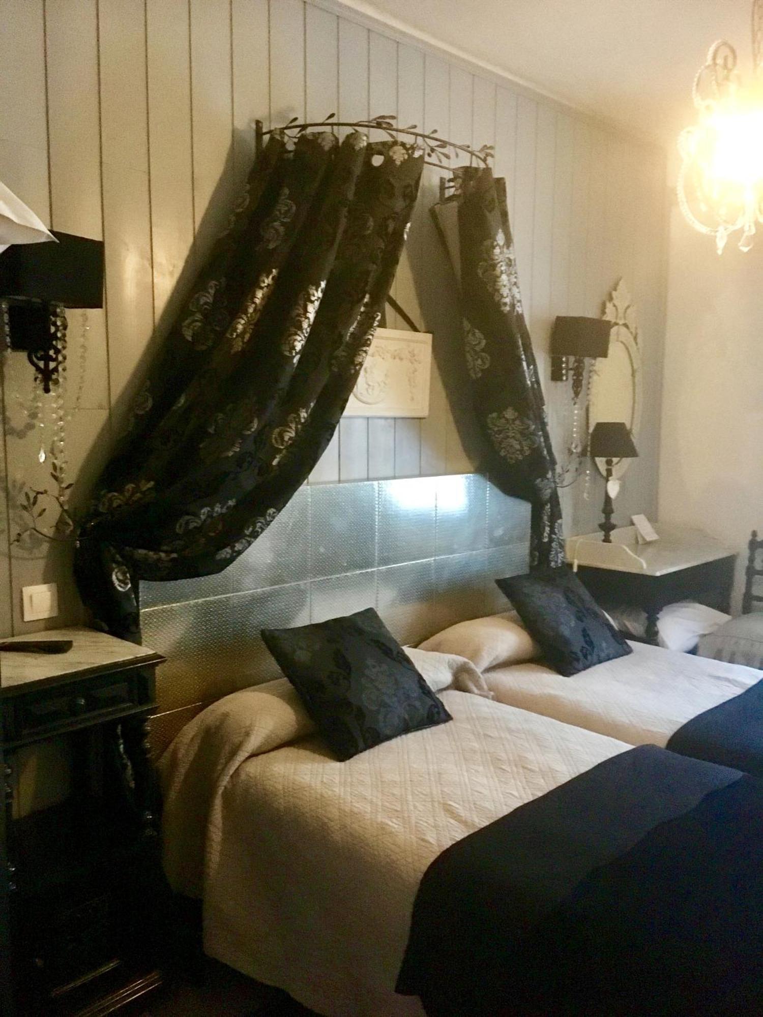 Hôtel Saint Louis chambres et appartement Lisieux Extérieur photo
