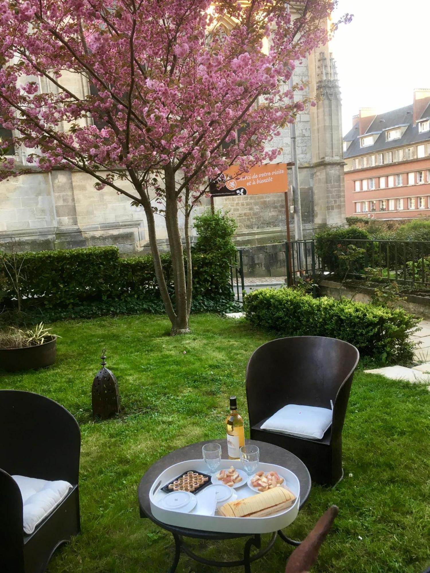 Hôtel Saint Louis chambres et appartement Lisieux Extérieur photo