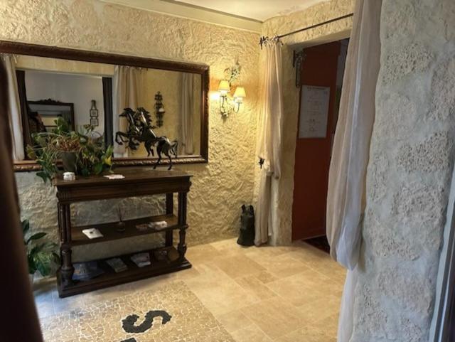 Hôtel Saint Louis chambres et appartement Lisieux Extérieur photo