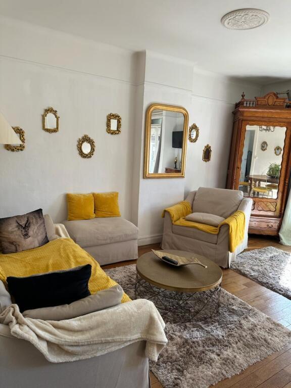 Hôtel Saint Louis chambres et appartement Lisieux Extérieur photo