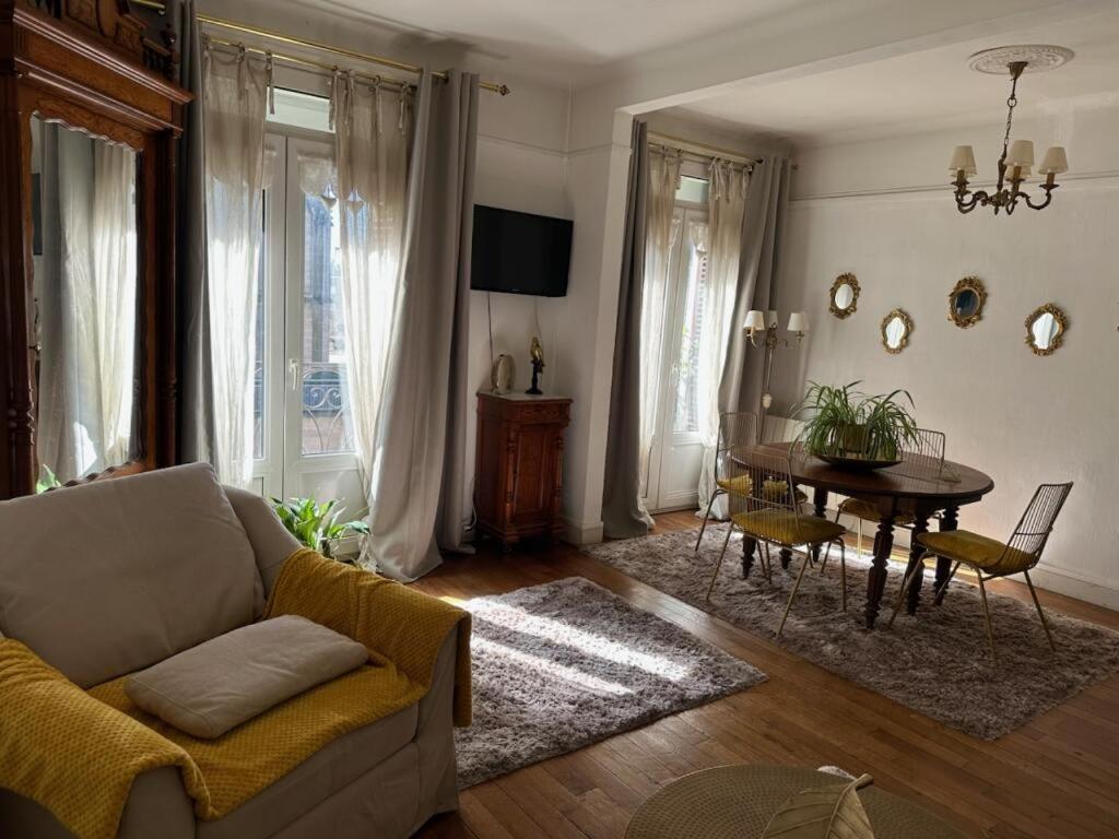 Hôtel Saint Louis chambres et appartement Lisieux Extérieur photo